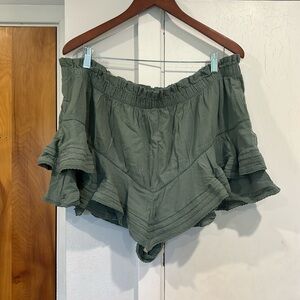 Aerie size XXL skort with lace detailing.